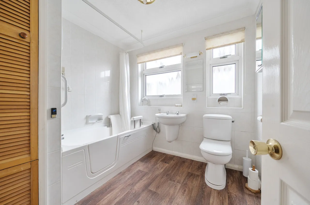 Derek Road, North Lancing, BN15, photo 8