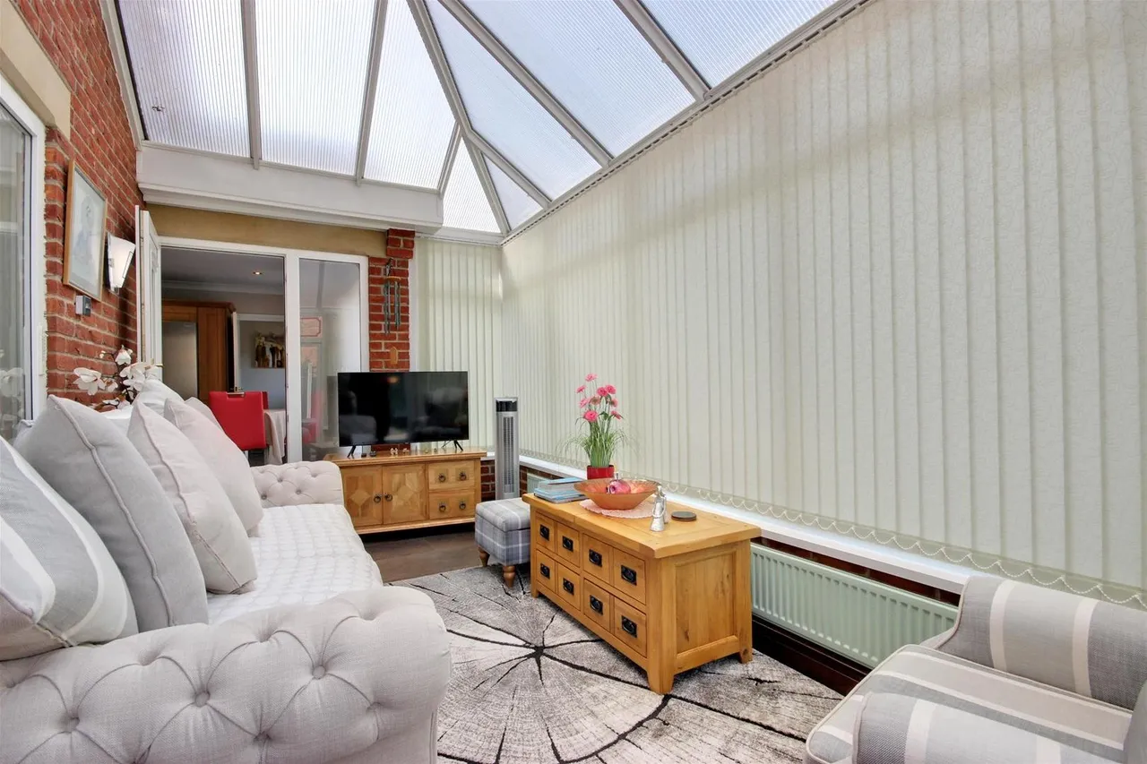 Northfield Close, South Cave, Brough, photo 14