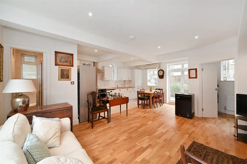 2 bed flat for sale, Rosemoor Street, Chelsea, SW3