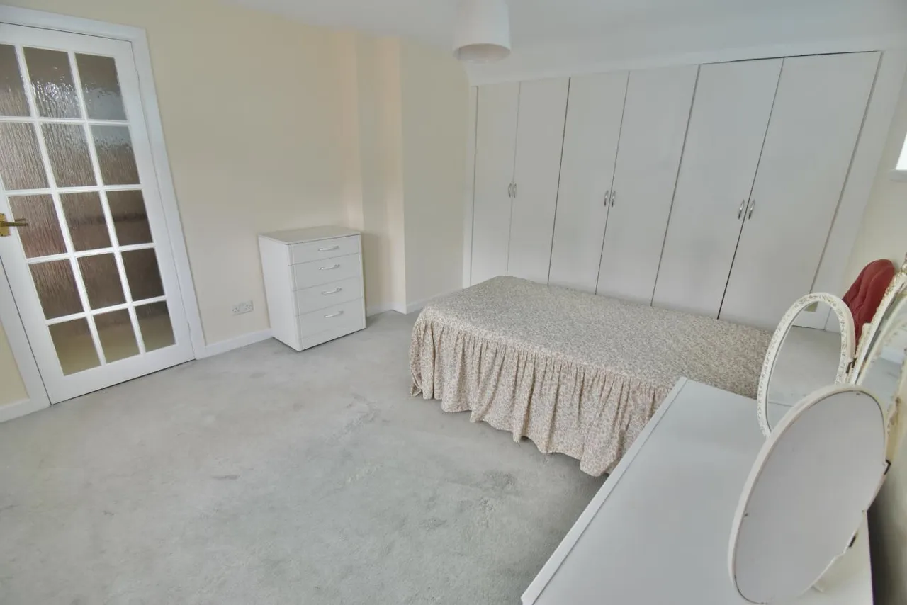 Greenwood Avenue, BH22, photo 12