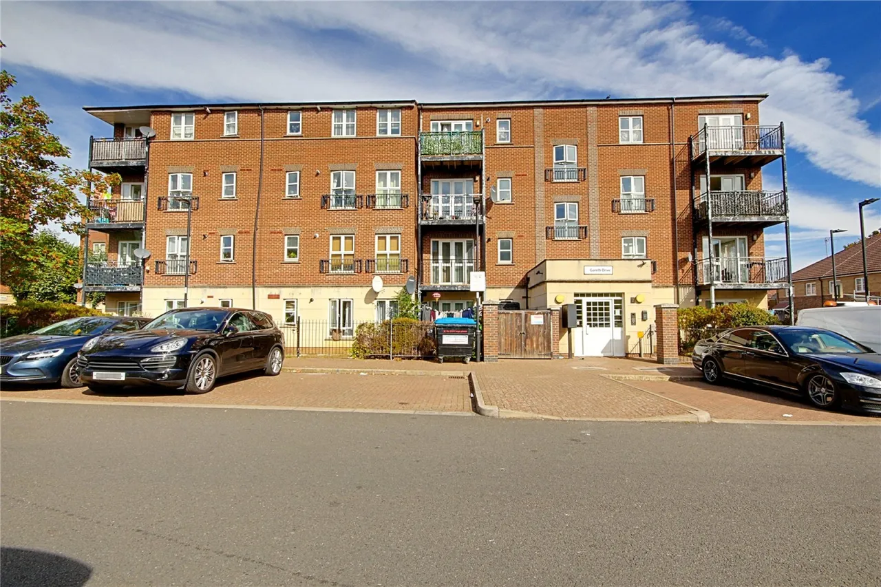 1 bed property for sale, Gareth Drive, London