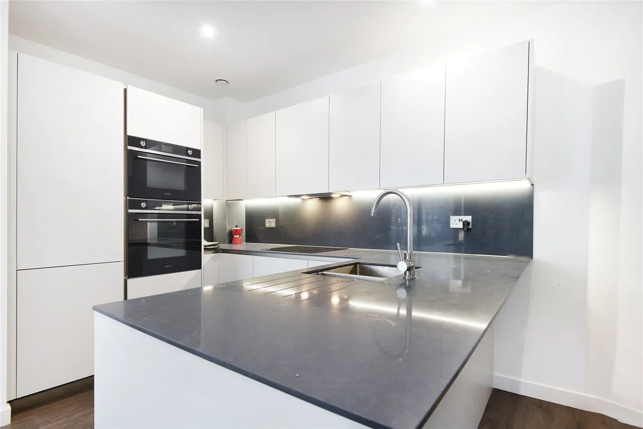 2 bed flat for sale, Coster Avenue, London, N4