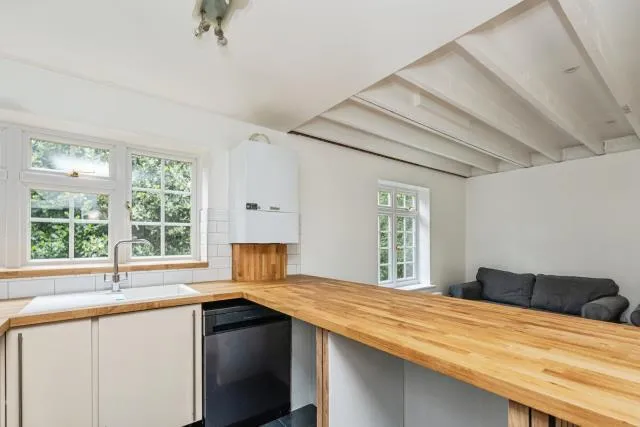 Ivy Drive, Lightwater, GU18, photo 5