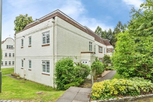 Ivy Drive, Lightwater, GU18, photo 21