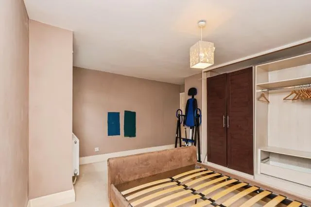 Ivy Drive, Lightwater, GU18, photo 15