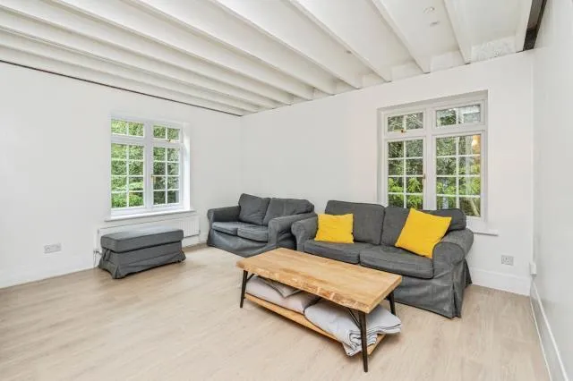 Ivy Drive, Lightwater, GU18, photo 8