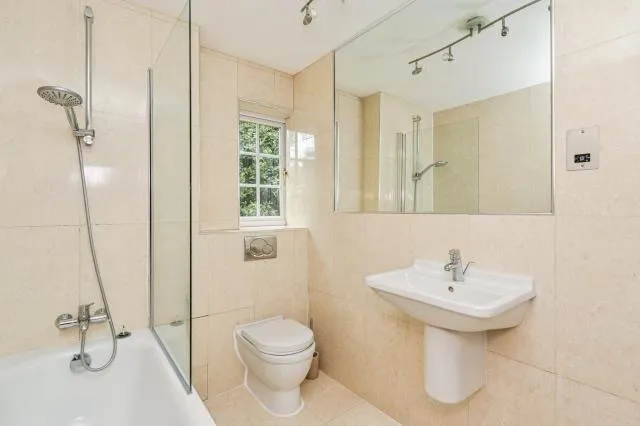 Ivy Drive, Lightwater, GU18, photo 18