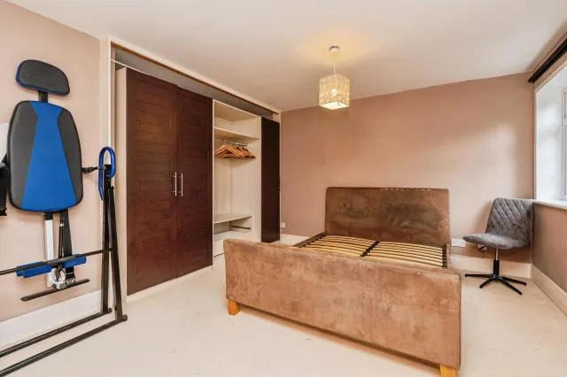 Ivy Drive, Lightwater, GU18, photo 13