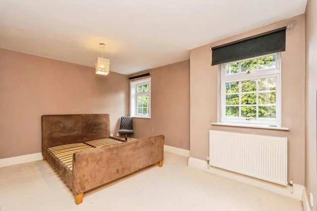 Ivy Drive, Lightwater, GU18, photo 12