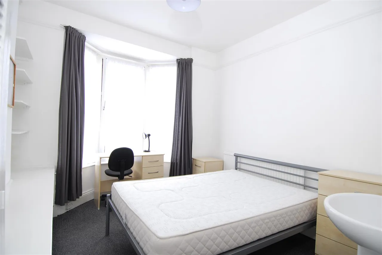 4 bed house to rent, Glen Park Avenue, Plymouth