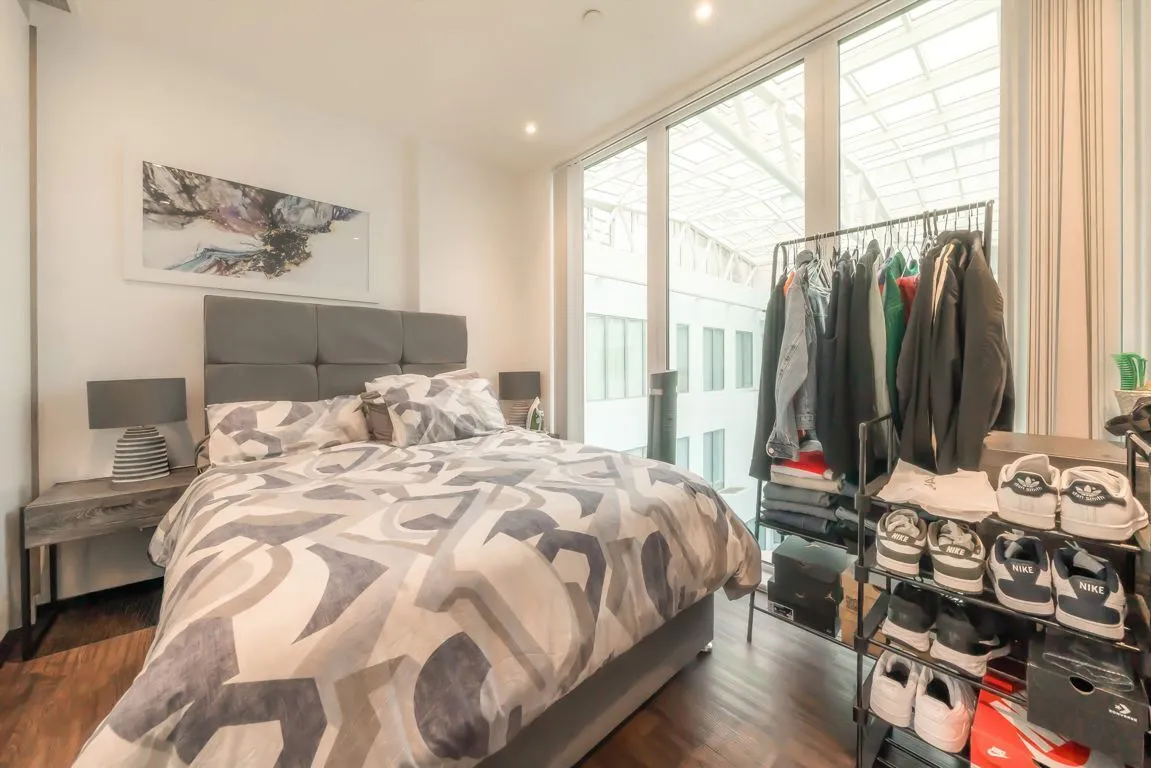 West Gate, Hanger Lane, photo 5