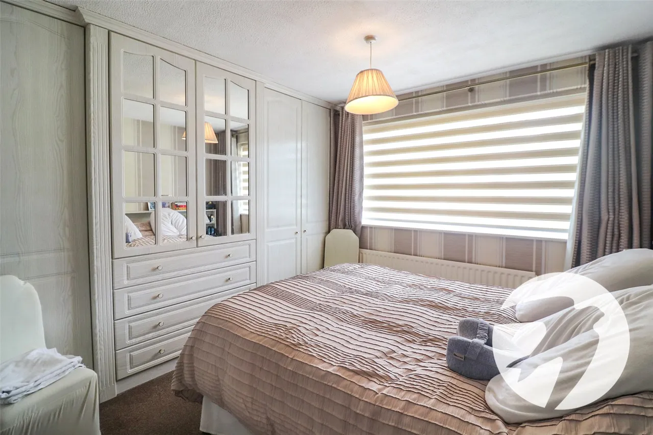 Silver Spring Close, DA8, photo 8