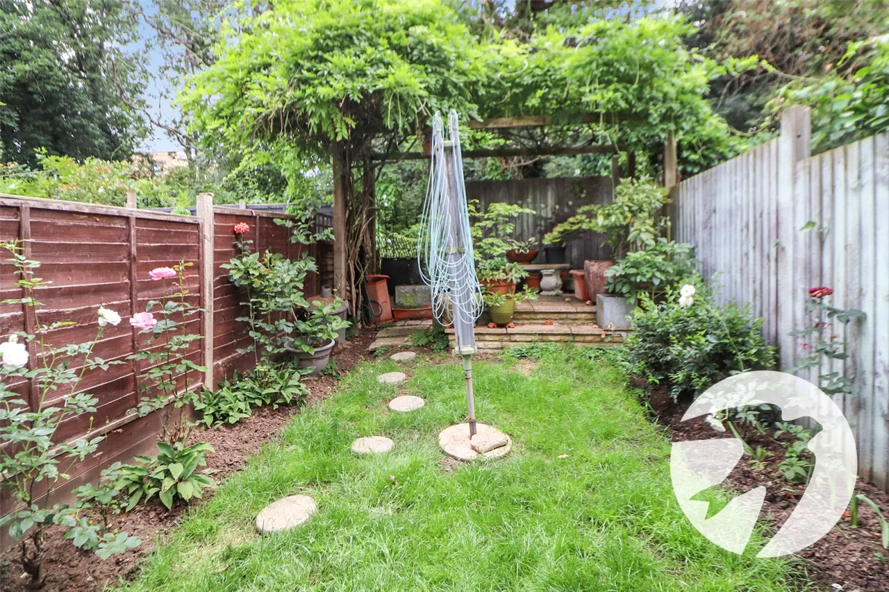 Silver Spring Close, DA8, photo 13