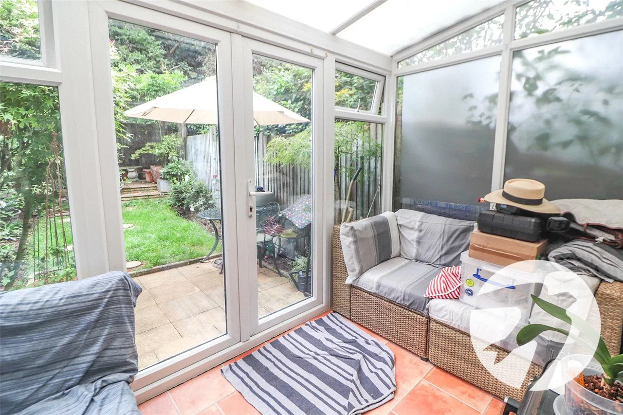 Silver Spring Close, DA8, photo 6