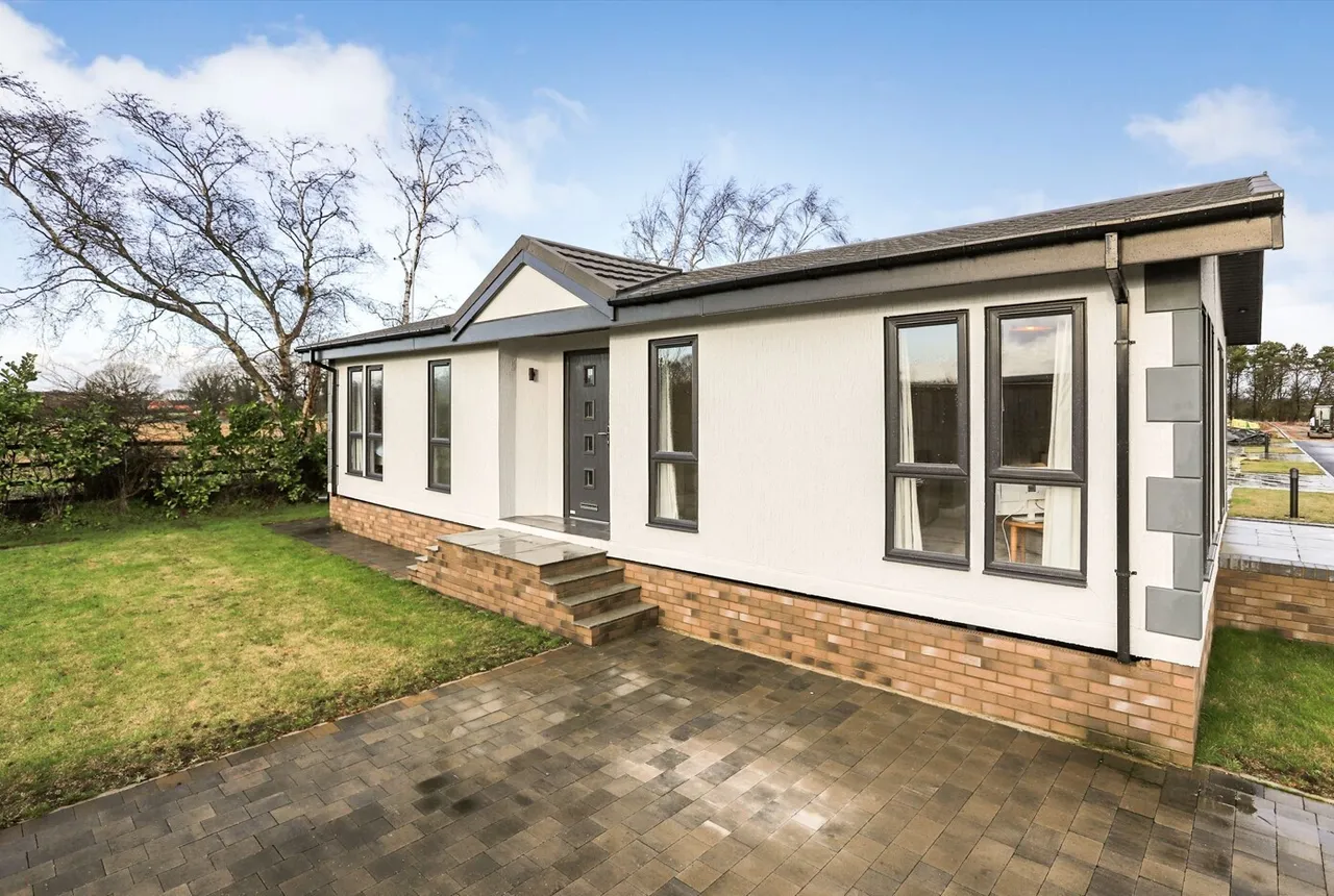 2 bed park home for sale — Elvington Lane, Elvington, York