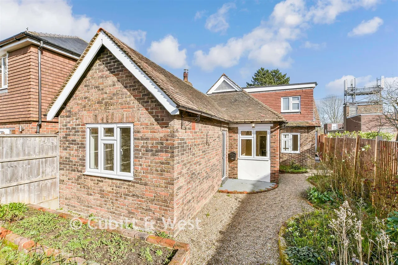 3 bed house for sale, High Street, Edenbridge, TN8