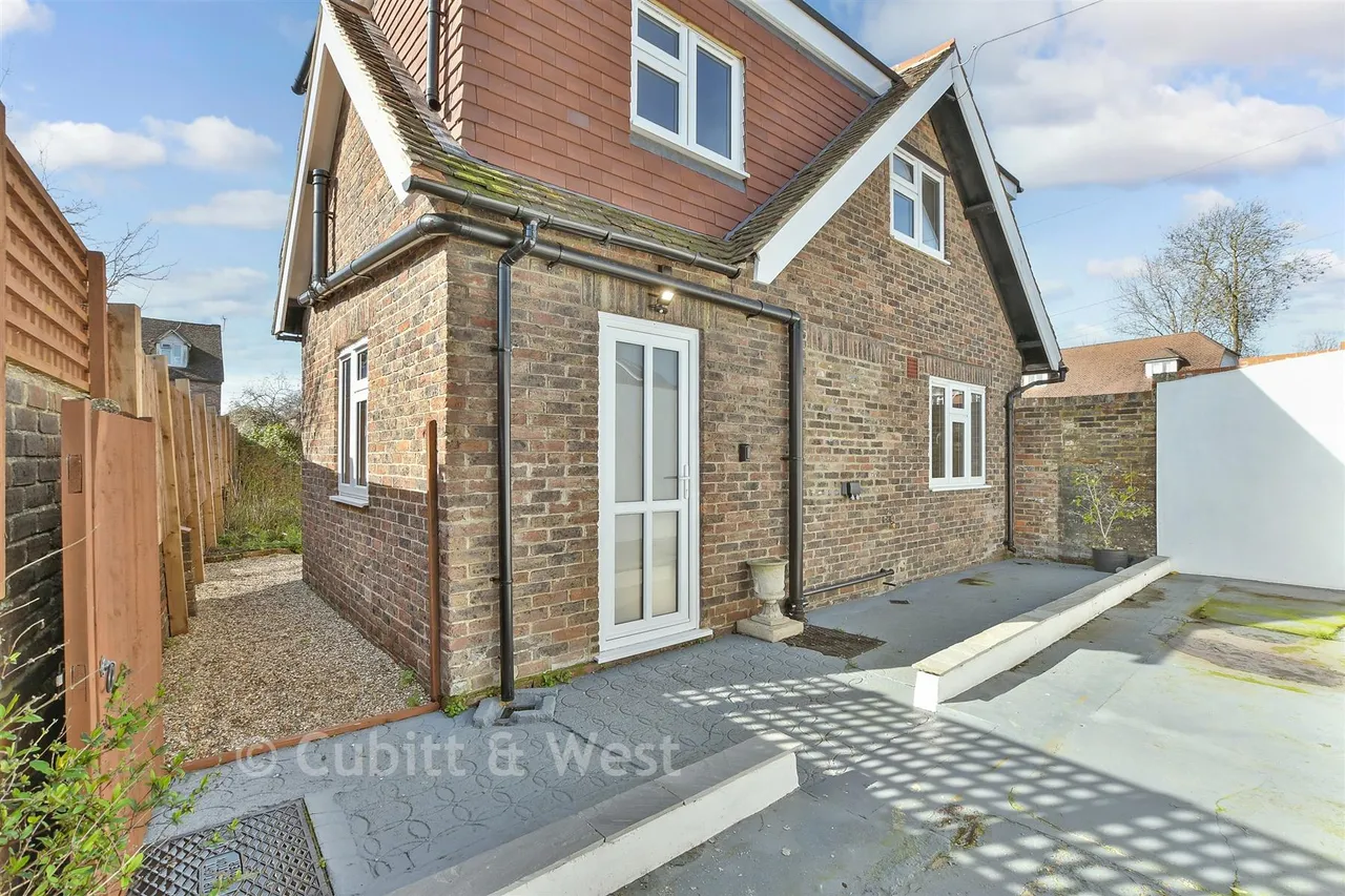 High Street, Edenbridge, TN8, photo 15