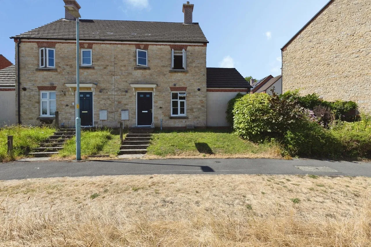 3 bed house for sale, Harrolds Close, Dursley, GL11