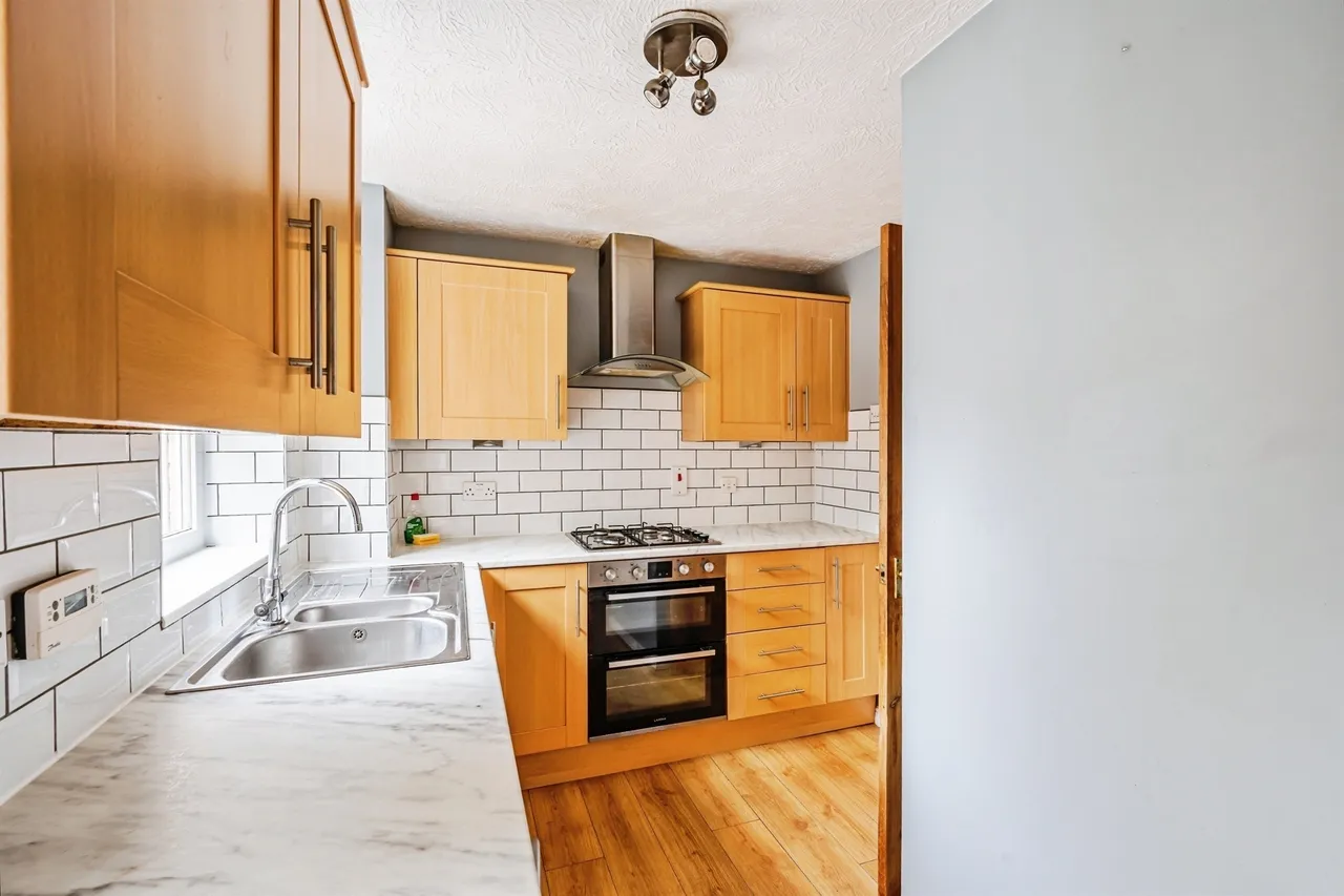 Beechfield Close, Stone Cross, BN24, photo 5