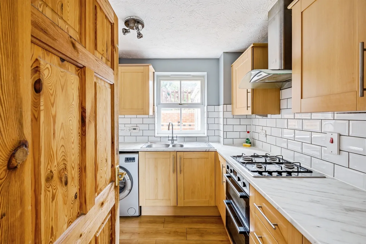Beechfield Close, Stone Cross, BN24, photo 4