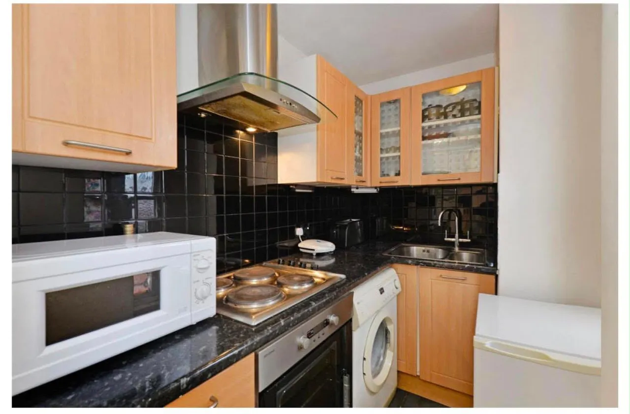 Edgware Road, London, W2, photo 5