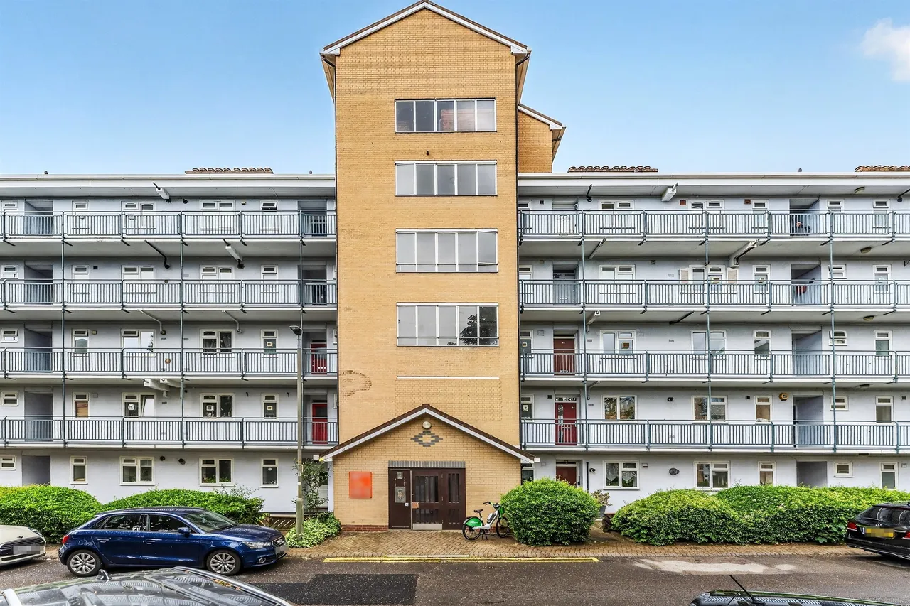 Smithwood Close, London, photo 3