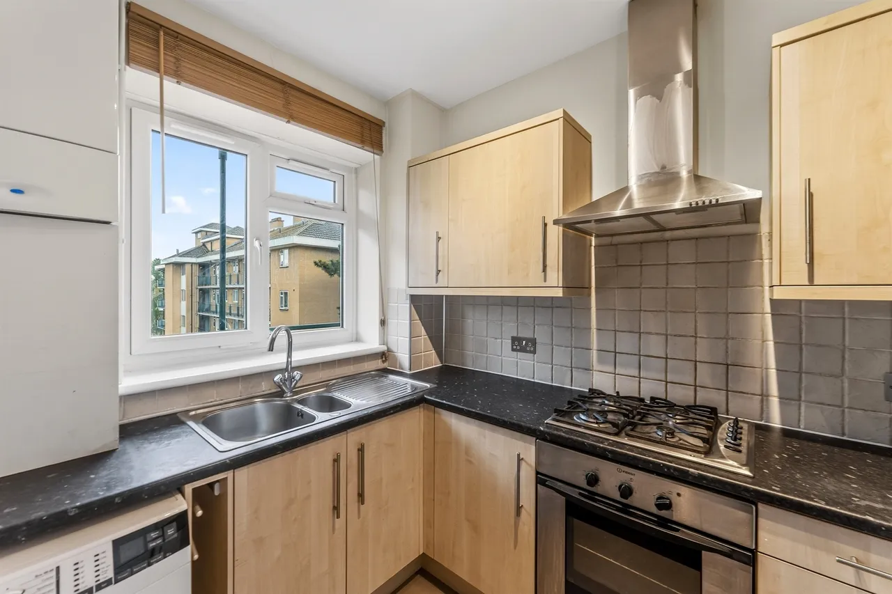 Smithwood Close, London, photo 2