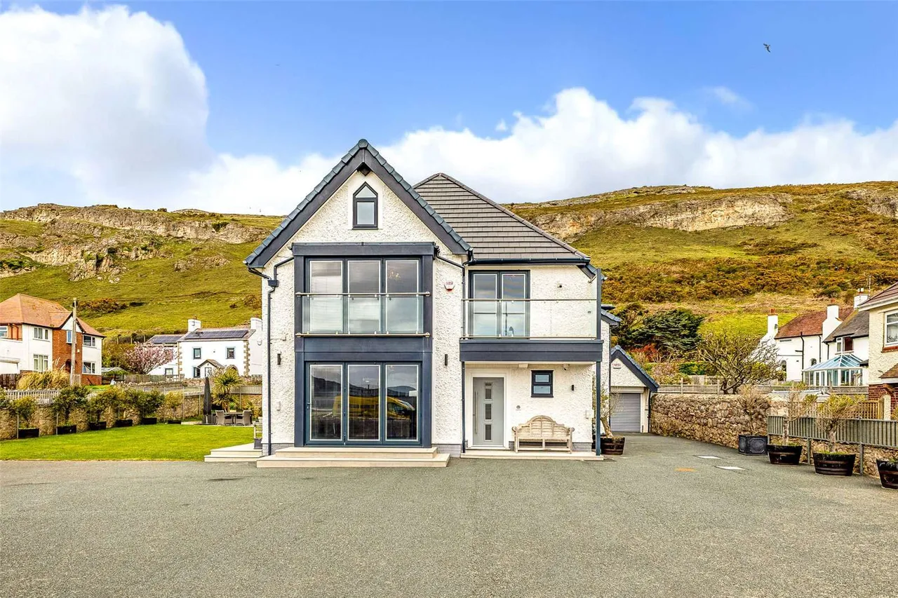 4 bed house for sale — Abbey Road, Llandudno, Conwy, LL30 2AU