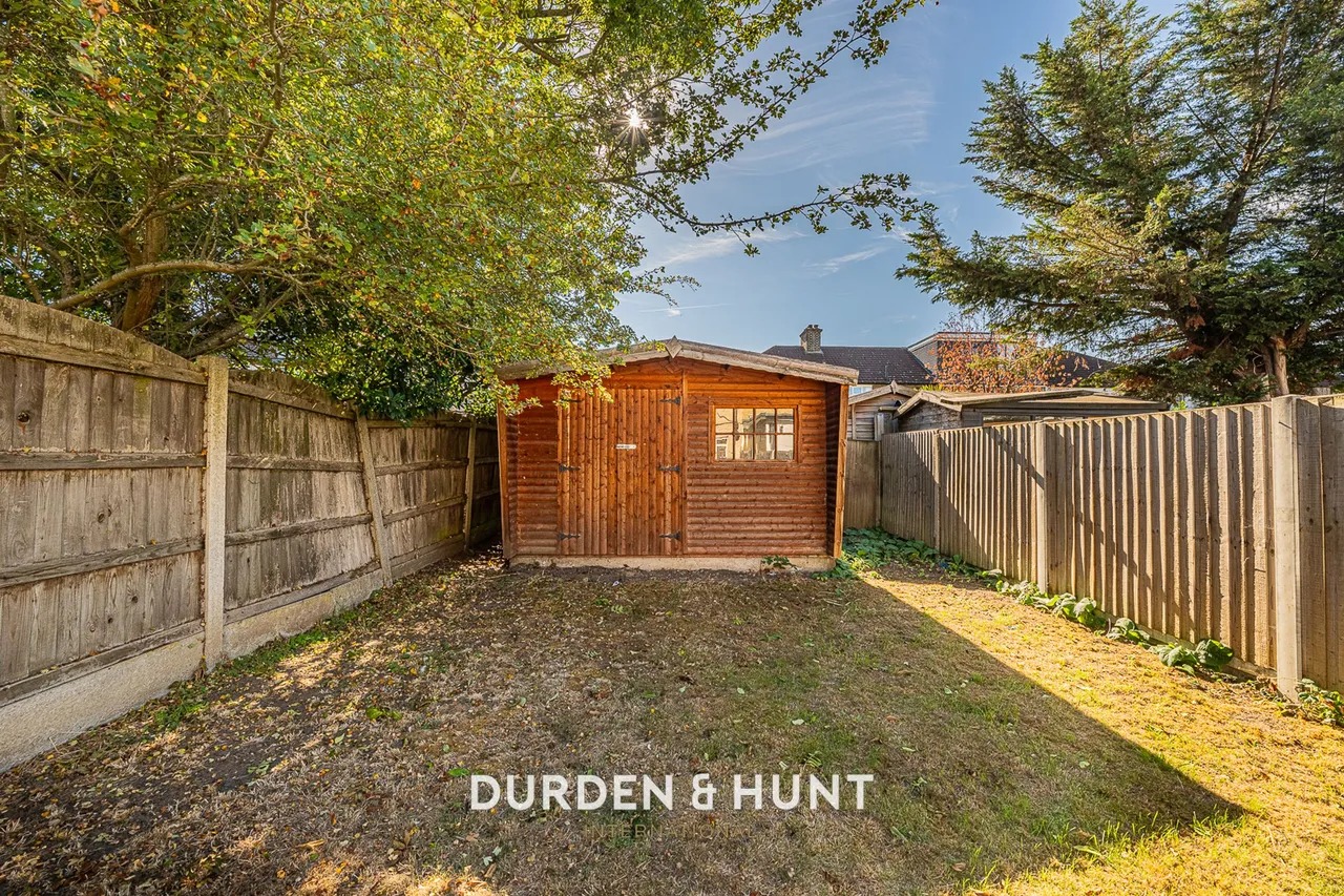 Chudleigh Crescent, Seven Kings, IG3, photo 21