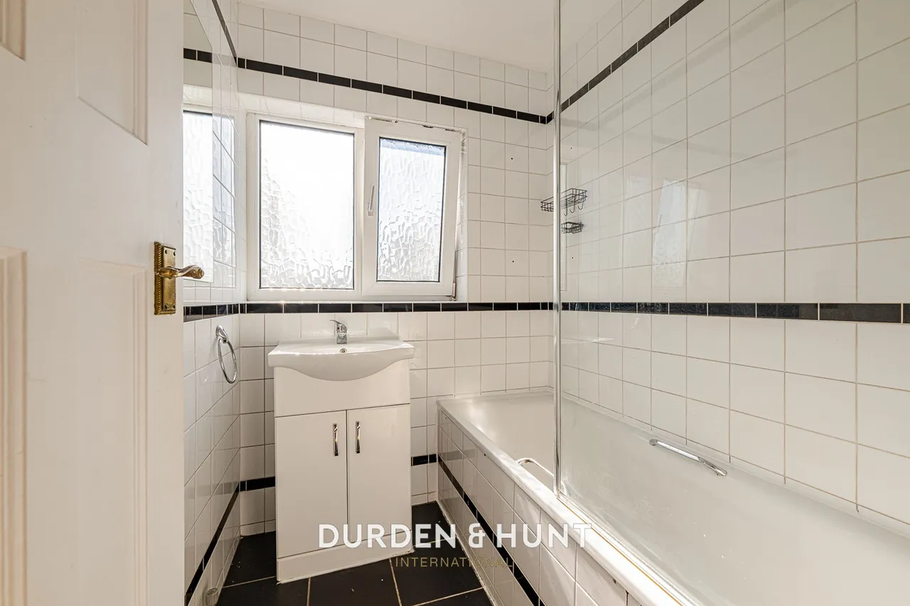 Chudleigh Crescent, Seven Kings, IG3, photo 15
