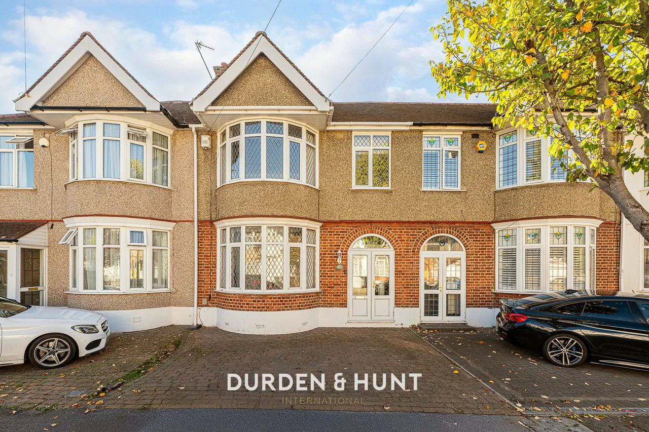 3 bed house for sale, Chudleigh Crescent, Seven Kings, IG3