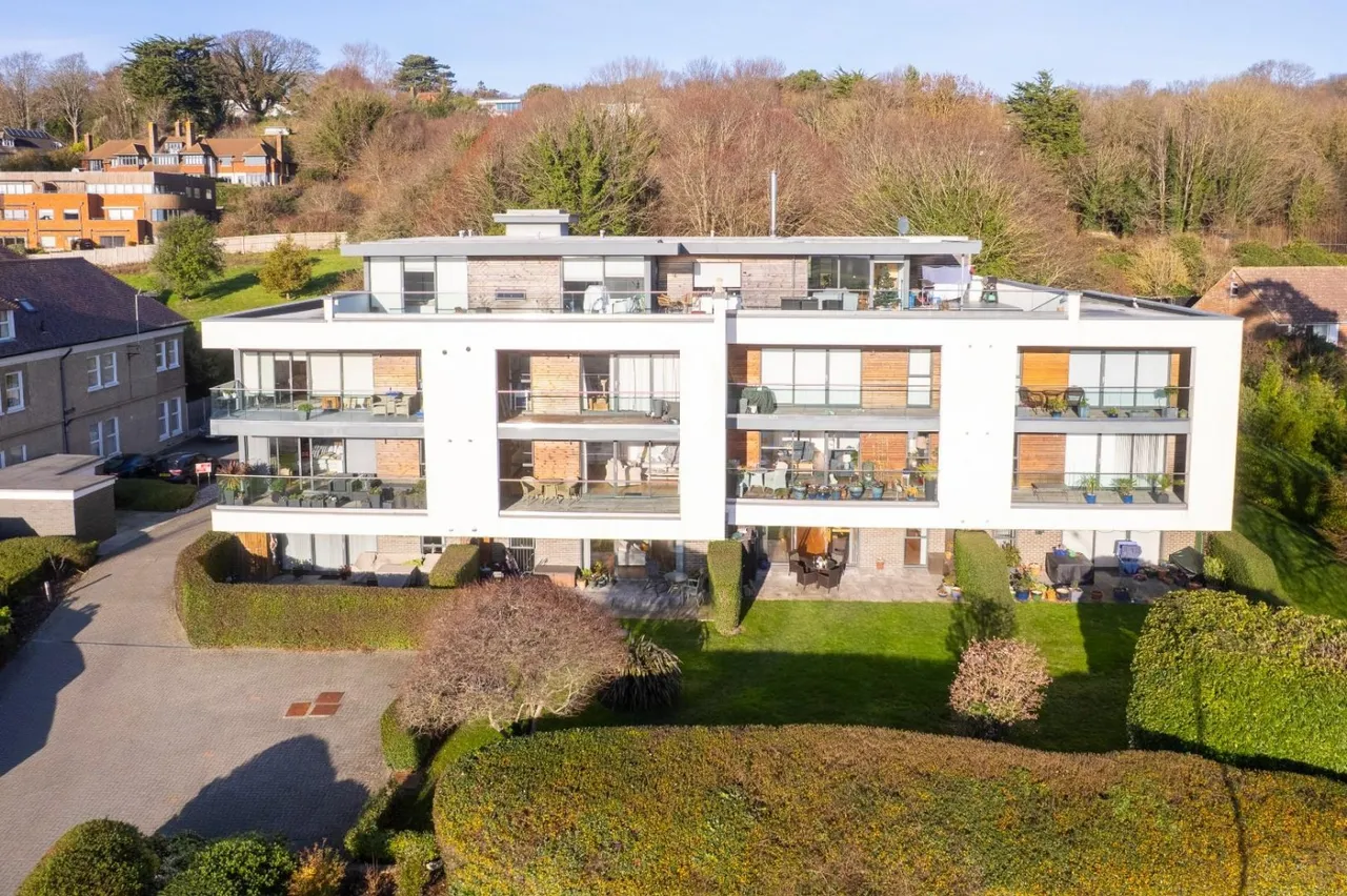 2 bed flat for sale — Seabrook Road, Hythe