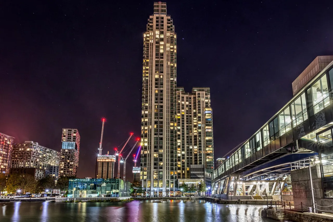 Pan Peninsula, West Tower, E14, photo 8