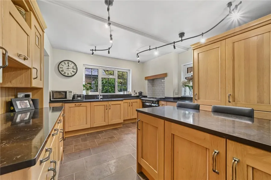 House Under Offer with 4 bedrooms in Old Harlow, CM17, photo 7