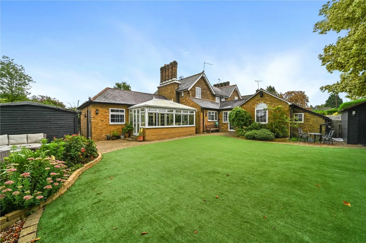 4 bed house for sale, House Under Offer with 4 bedrooms in Old Harlow, CM17