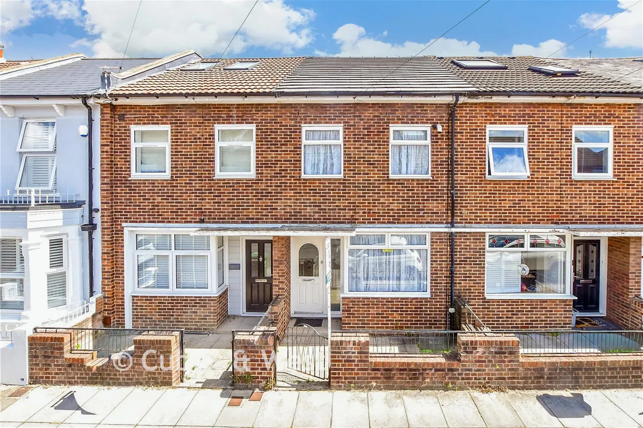 2 bed house for sale, Bath Road, Southsea, PO4