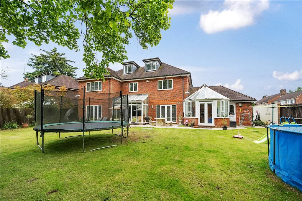 Wood End Close, Farnham Common, SL2, photo 11