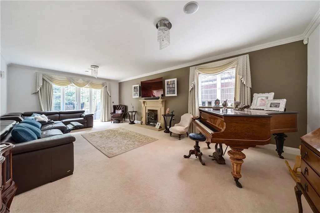 Wood End Close, Farnham Common, SL2, photo 13