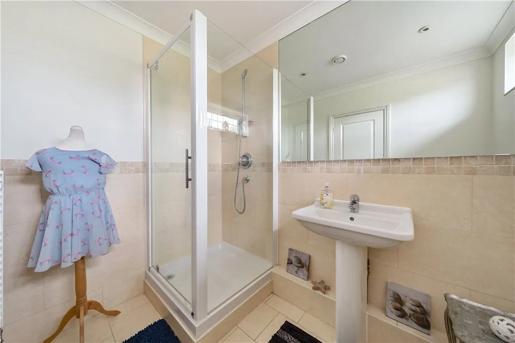 Wood End Close, Farnham Common, SL2, photo 19