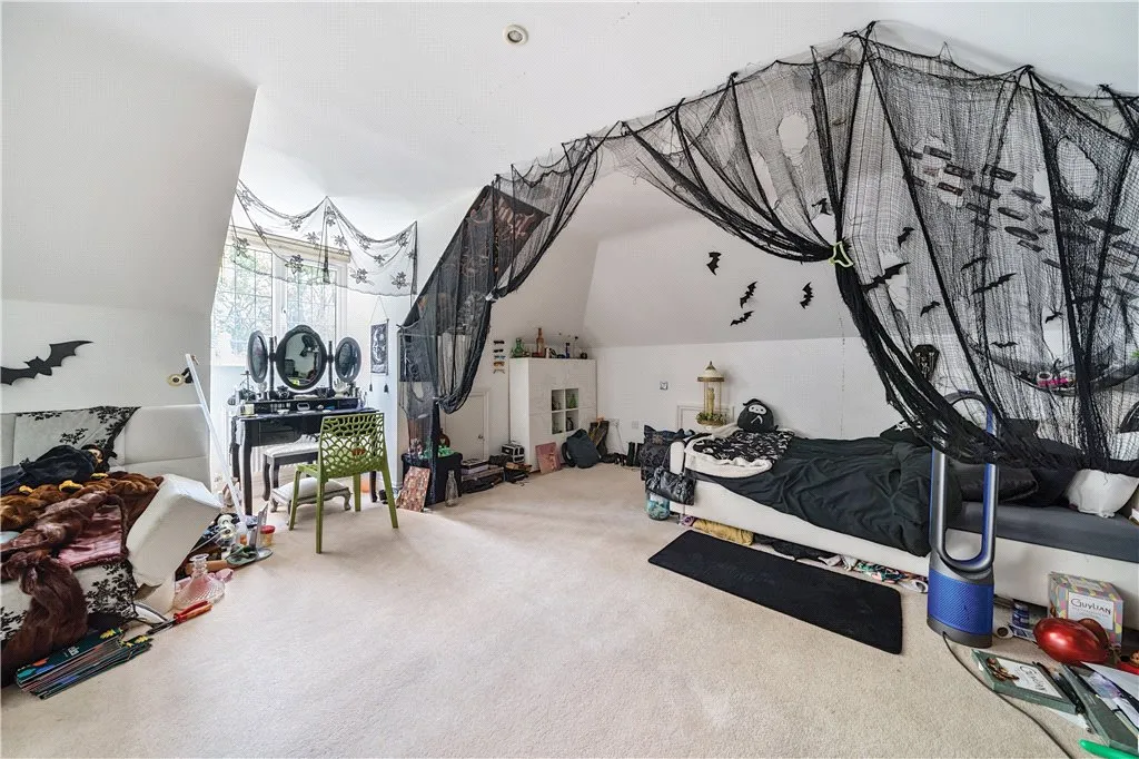 Wood End Close, Farnham Common, SL2, photo 23