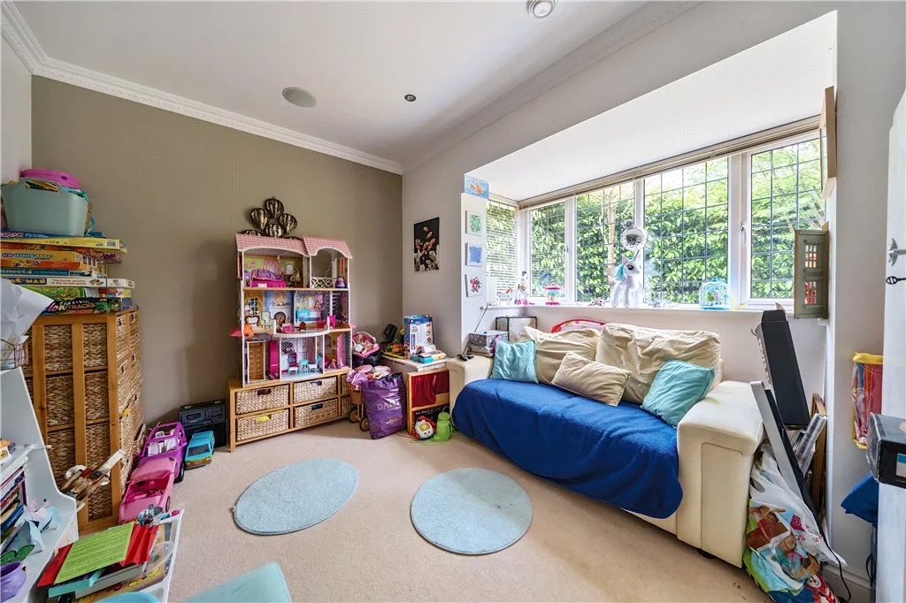 Wood End Close, Farnham Common, SL2, photo 24