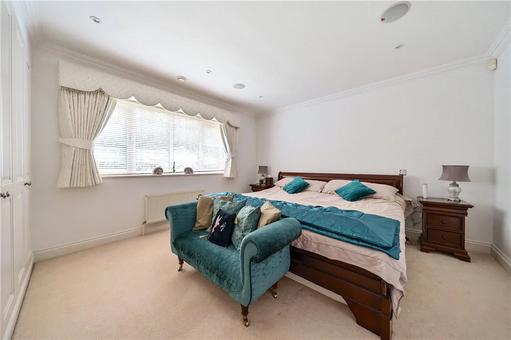 Wood End Close, Farnham Common, SL2, photo 9