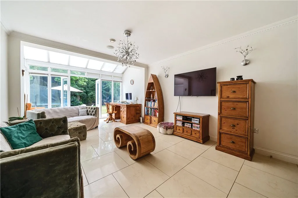 Wood End Close, Farnham Common, SL2, photo 6