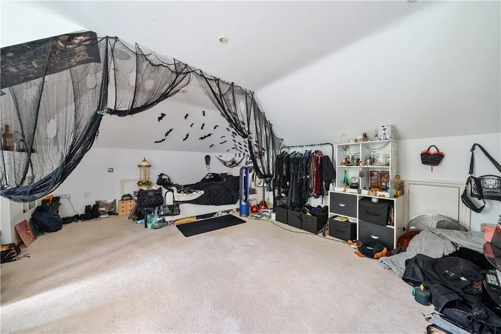 Wood End Close, Farnham Common, SL2, photo 17