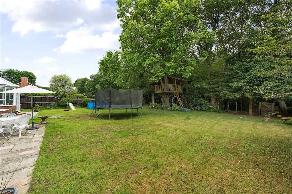 Wood End Close, Farnham Common, SL2, photo 4