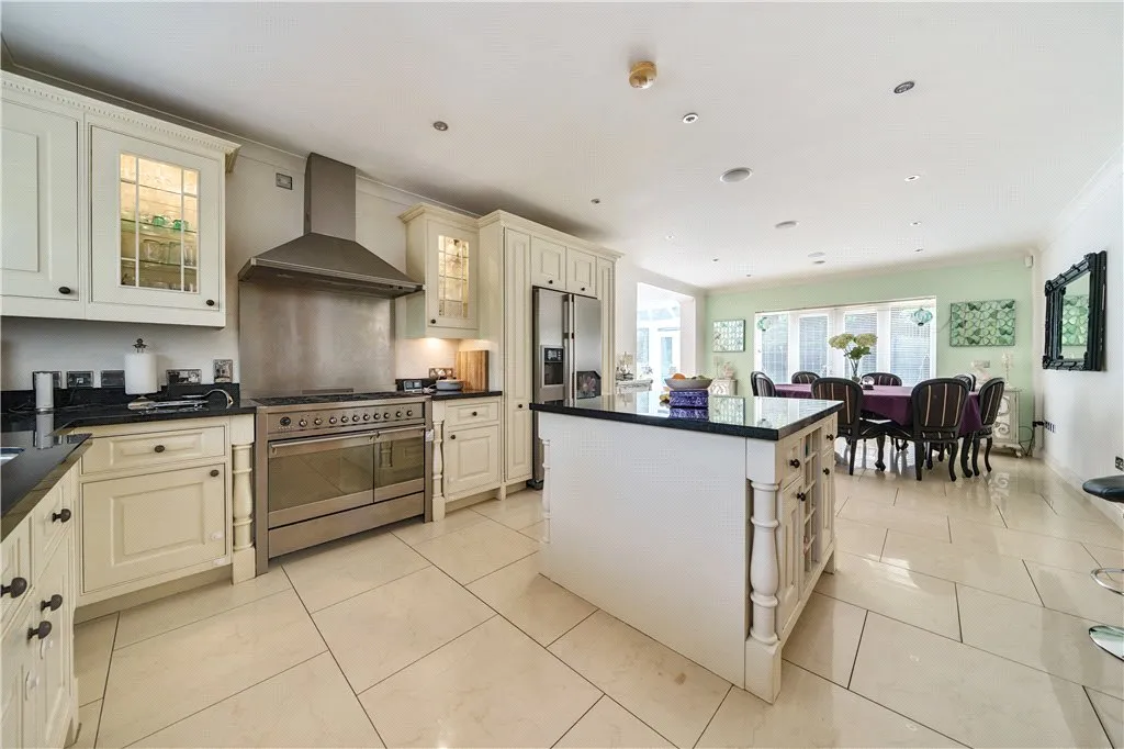 Wood End Close, Farnham Common, SL2, photo 12