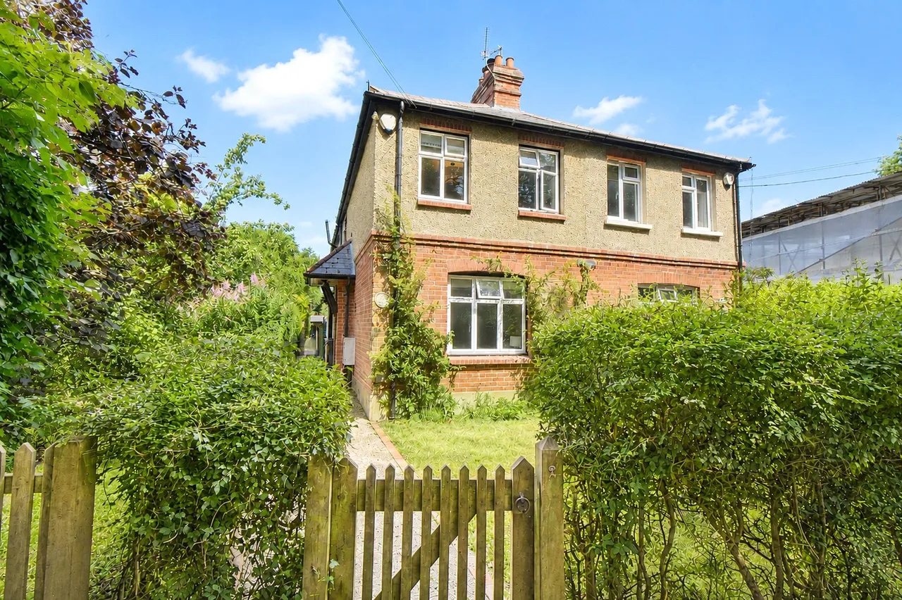 3 bed house for sale — Church Path, Hook, Hampshire, RG27 9LY