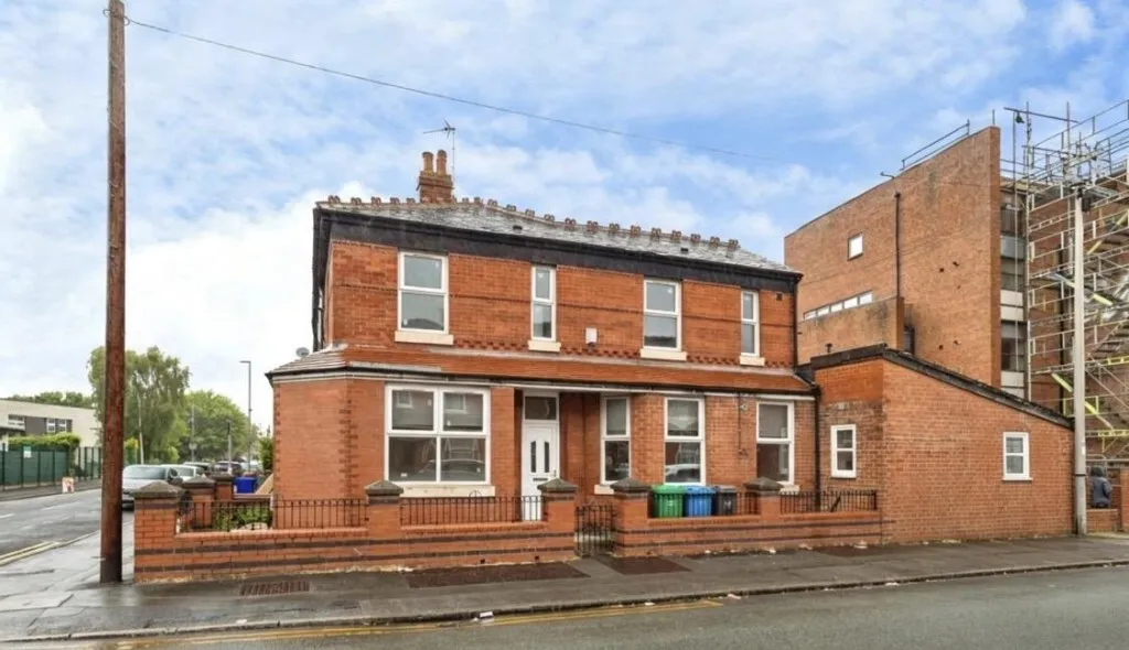 6 bed house for sale, Kippax Street, Manchester, M14