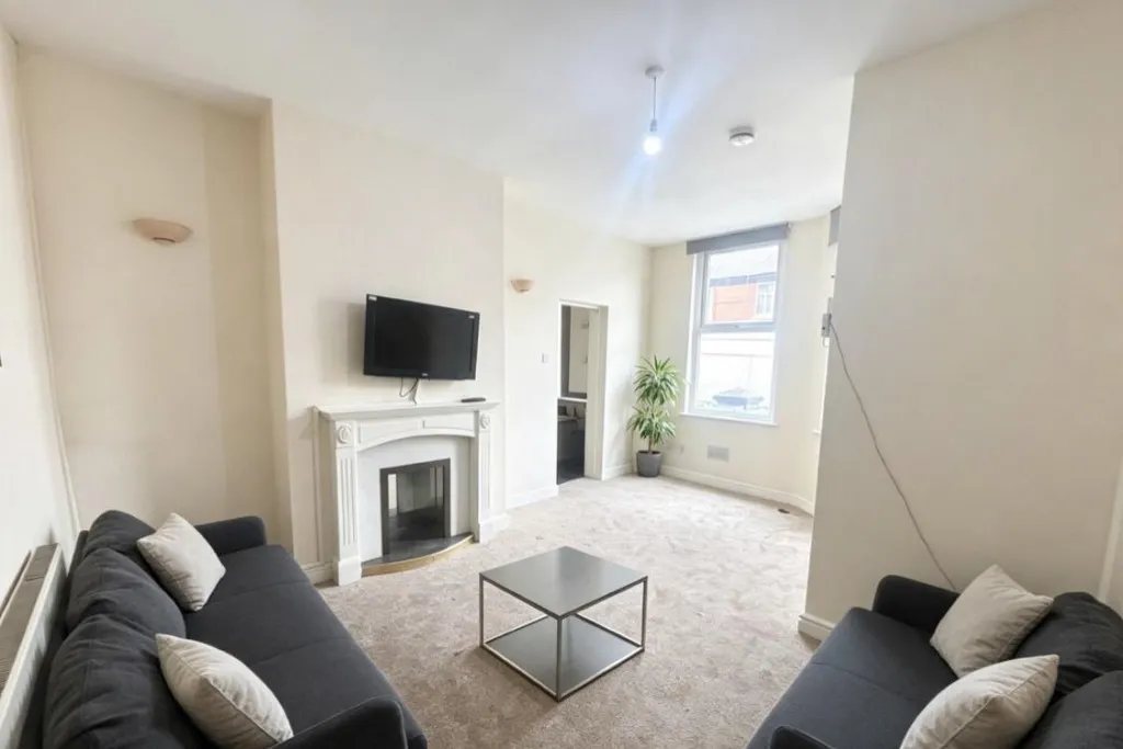 Kippax Street, Manchester, M14, photo 3