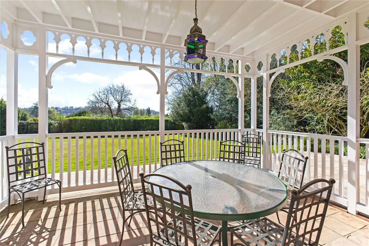 Donkey Lane, Bourne End, Buckinghamshire, SL8 5RR, photo 3